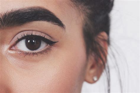 How to Create a Classic Retro Winged Eyeliner with Hald Magic Flick Eyeliner